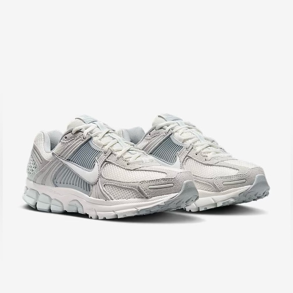 Nike Zoom Vomero 5 Women's Shoe - Picture 3 of 9